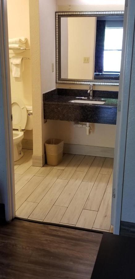Best Inn Formerly Known As M Star Hotel Chickasaw 外观 照片